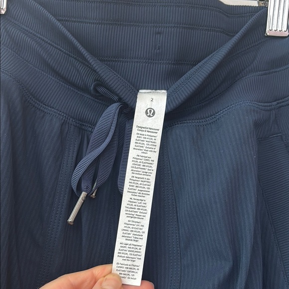 Lululemon Dance Studio Mid-Rise Pant
Regular - True Navy - Picture 6 of 8